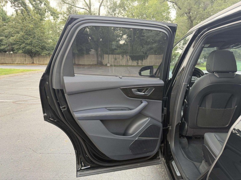 Certified Used 2025  Audi Premium Plus image 21