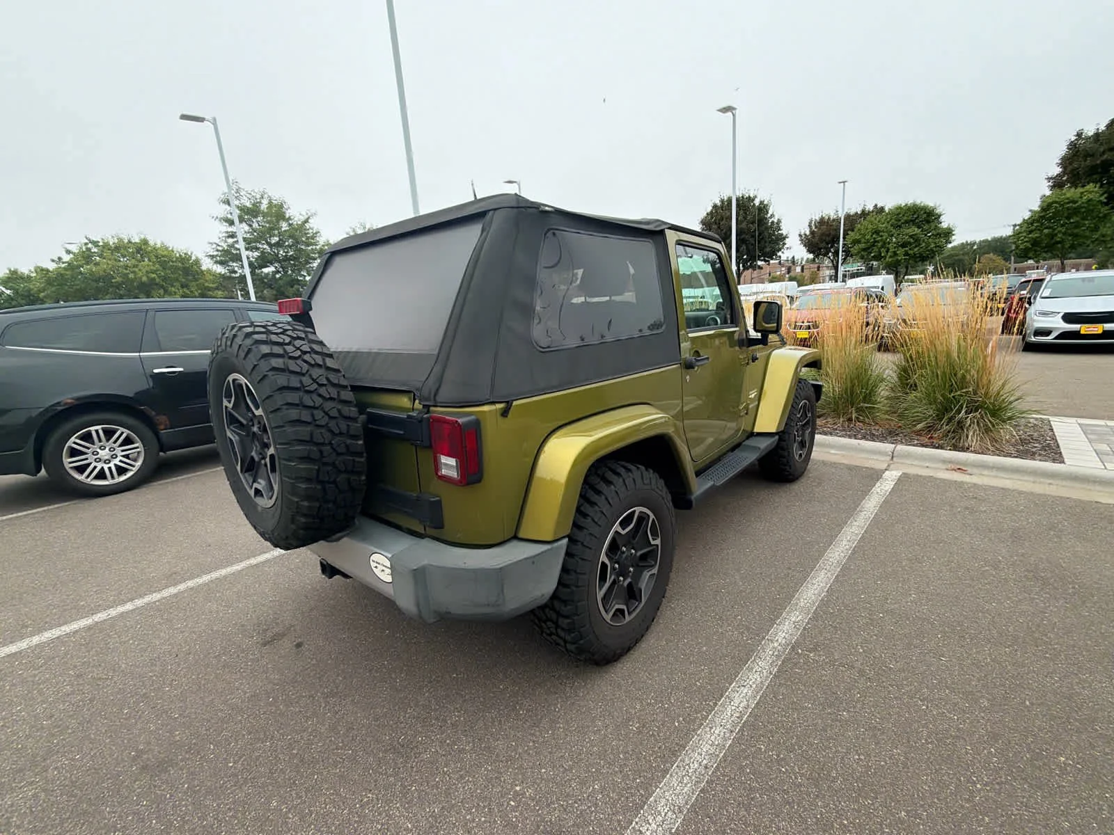 Used 2008 Rescue Green Metallic Jeep Sahara image 6