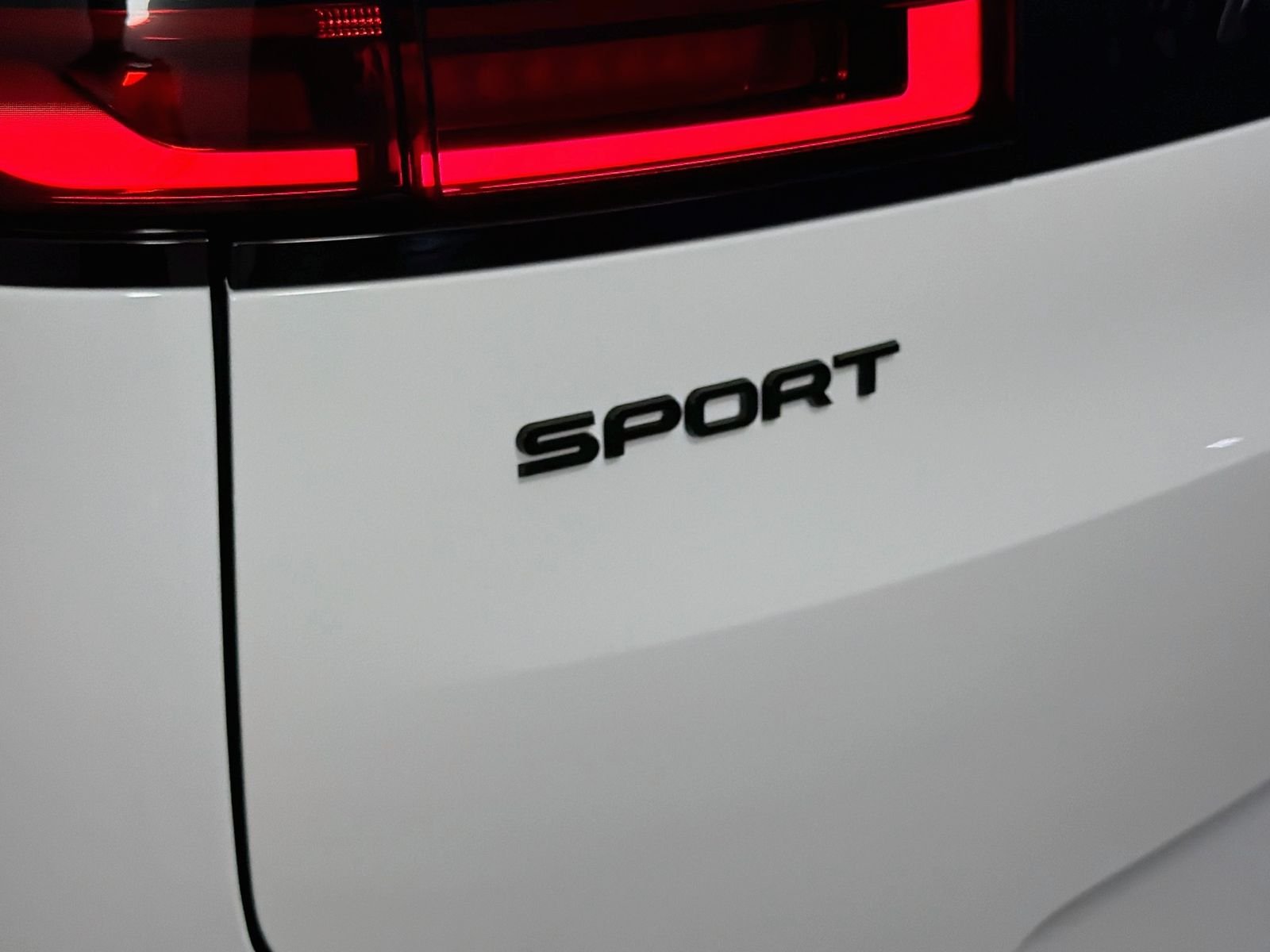 New 2026 Fuji White Land Rover Dynamic SE image 30