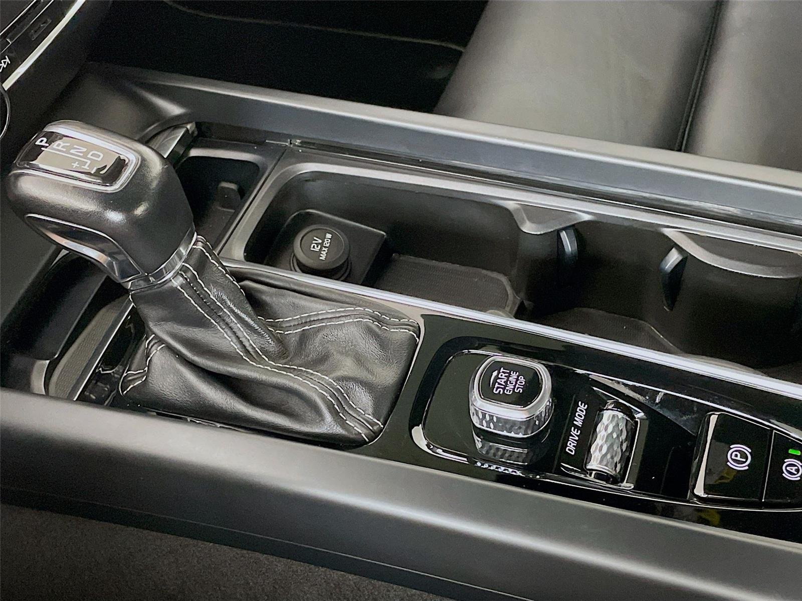 Used 2019 Pebble Grey Metallic Volvo R-Design image 20