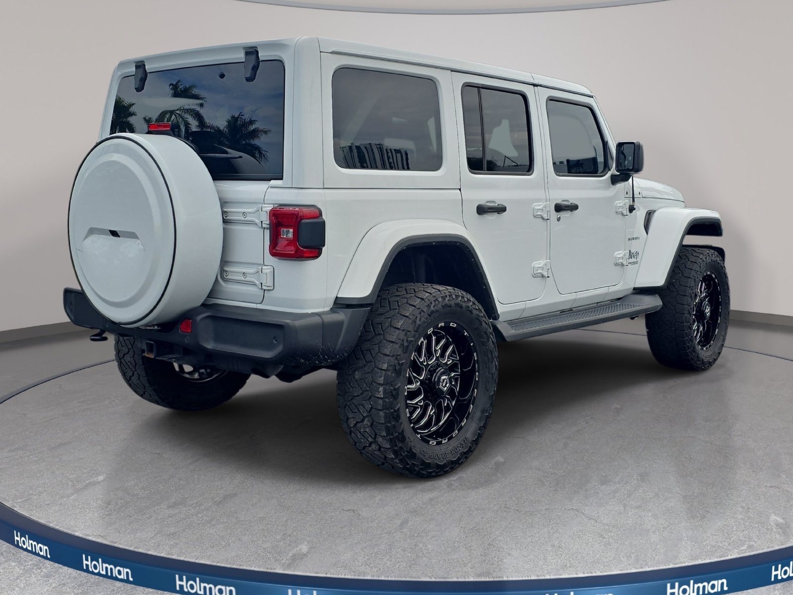 Used 2021 White Jeep Unlimited Sahara image 6