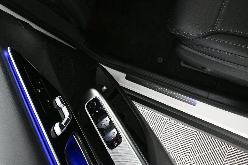 2025 Mercedes-Benz GLC Base - Photo 10