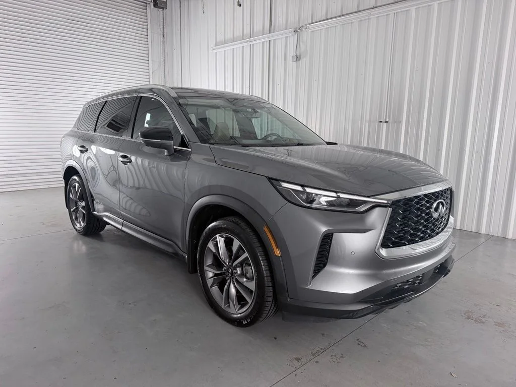 Used 2024 Gray INFINITI LUXE image 3