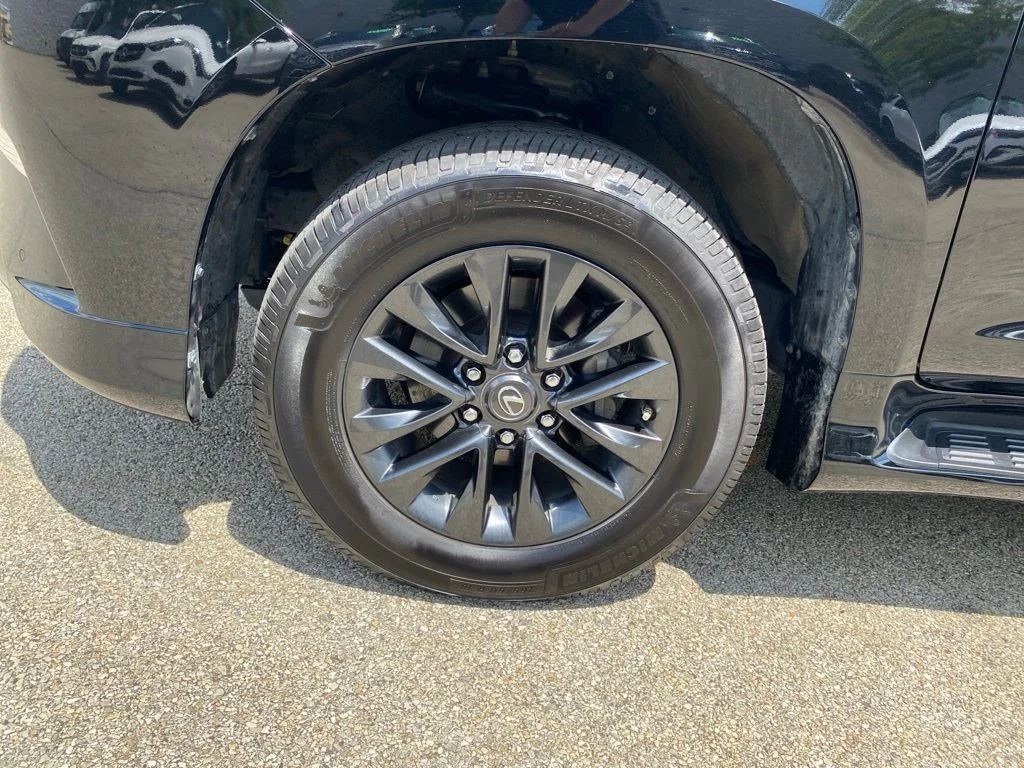 Used 2022 Black Lexus 460 image 27