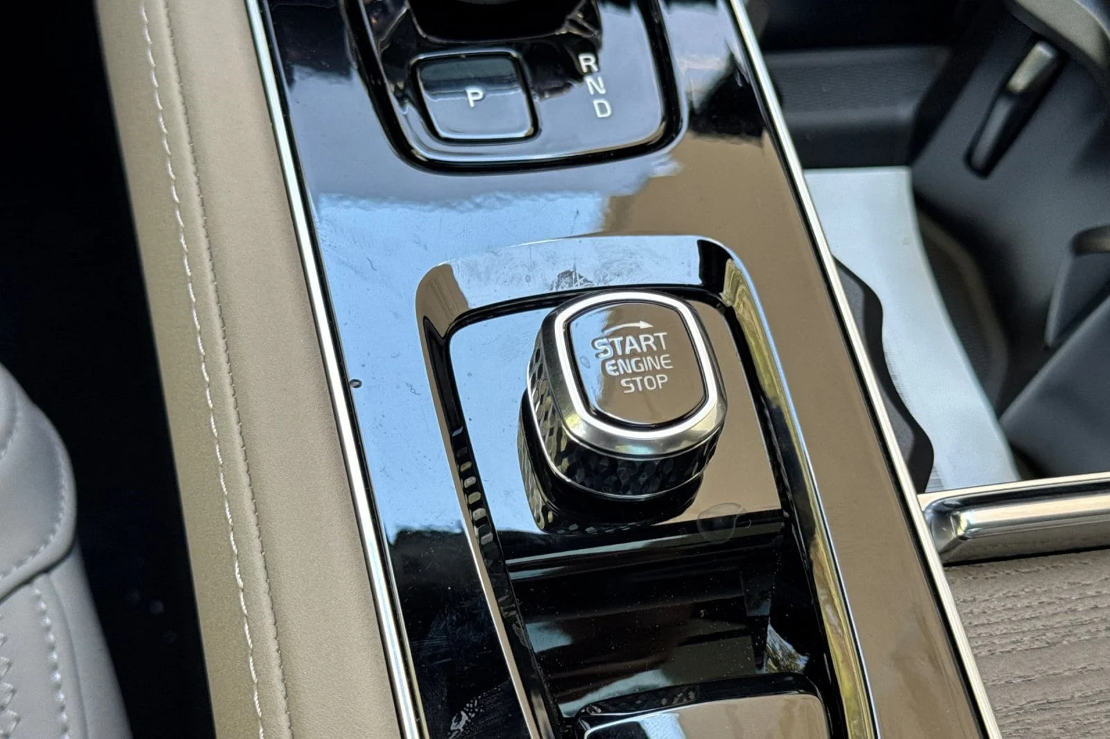 New 2026 Onyx Black Volvo T8 Plus 7-Seater image 26