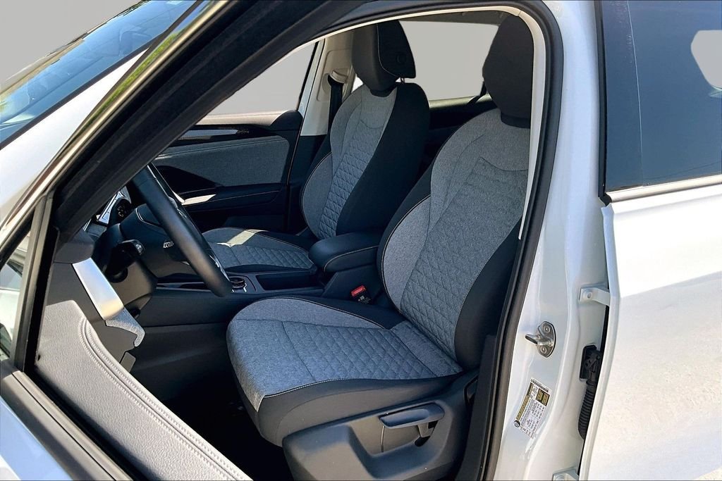 Certified Used 2025  Volkswagen 2.0T S image 22