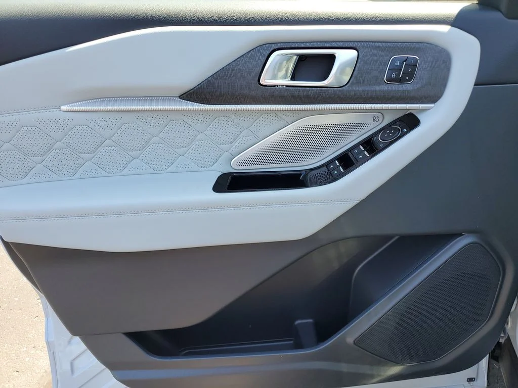 New 2026 Space White Metallic Ford Platinum™ image 20