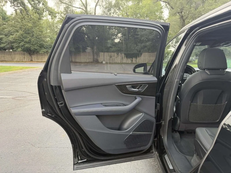 Certified Used 2025  Audi Premium Plus image 21