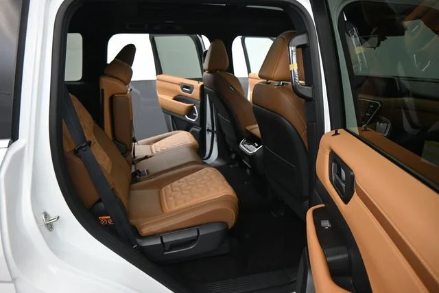 New 2026 Everest White TriCoat Nissan Platinum Reserve image 16