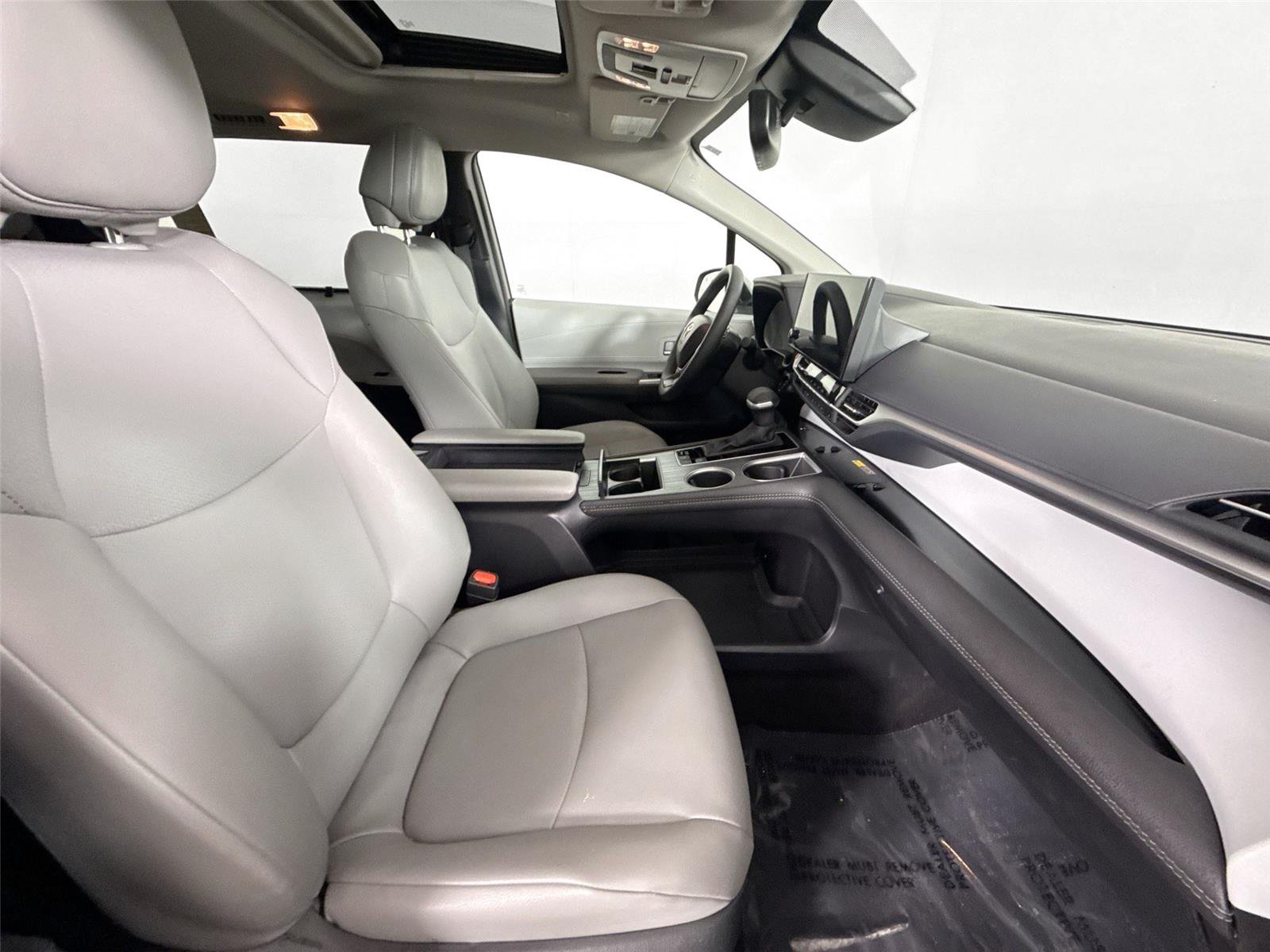 Used 2026 Wind Chill Pearl Toyota XLE 8-Passenger image 43