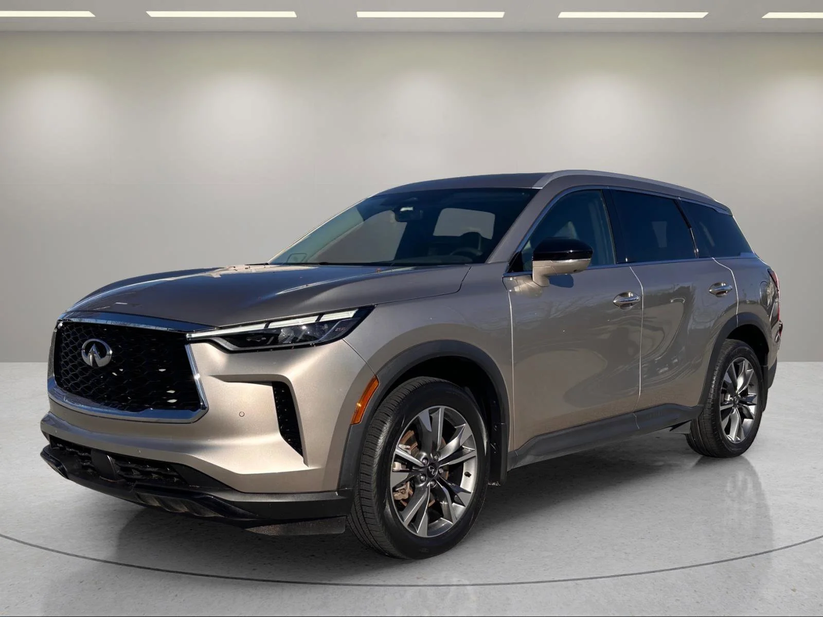 Used 2023 Warm Titanium INFINITI LUXE image 1