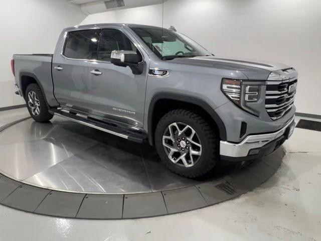 Used 2023 Silver GMC SLT image 4