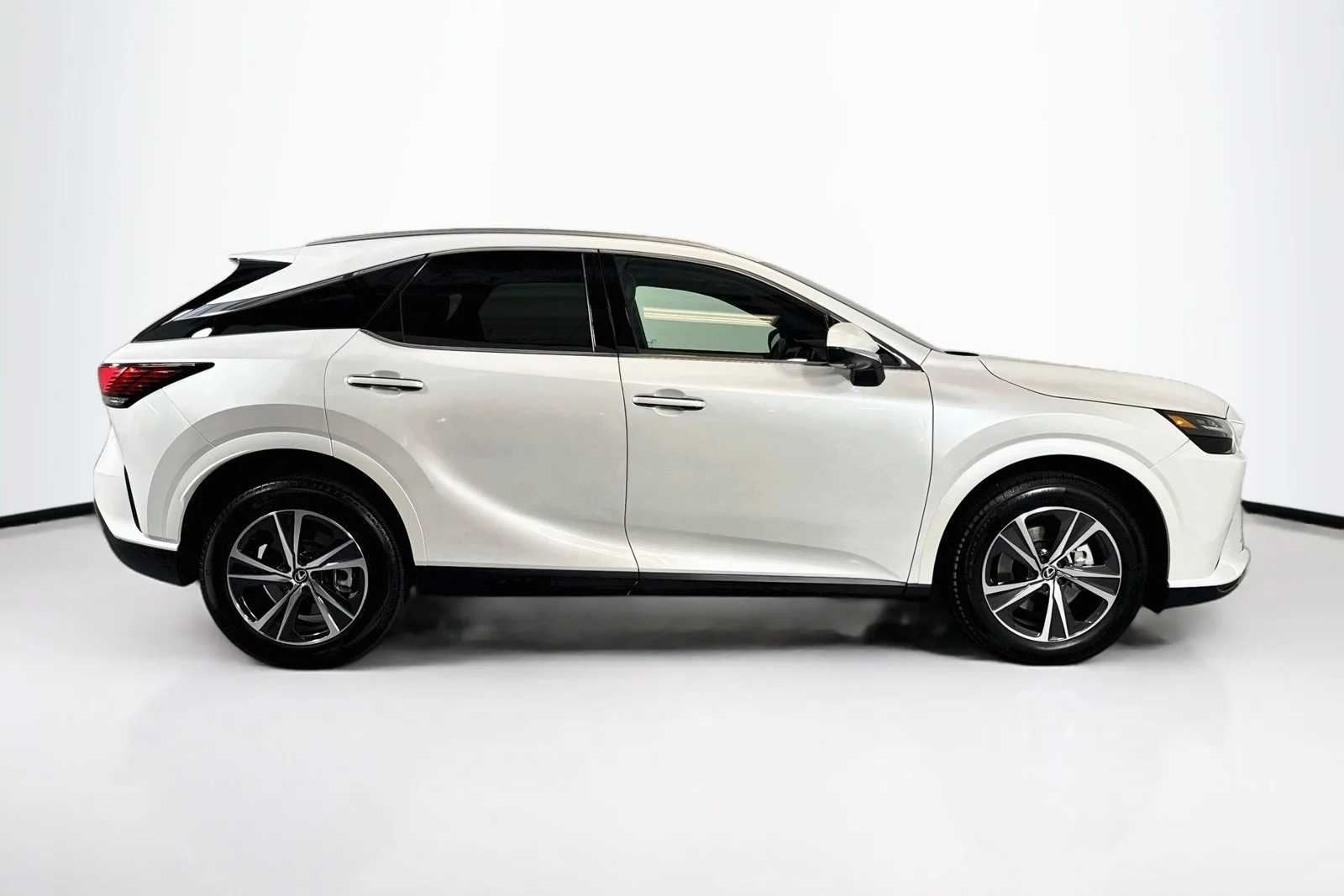 Used 2024 Eminent White Pearl Lexus RX 350 Premium image 4