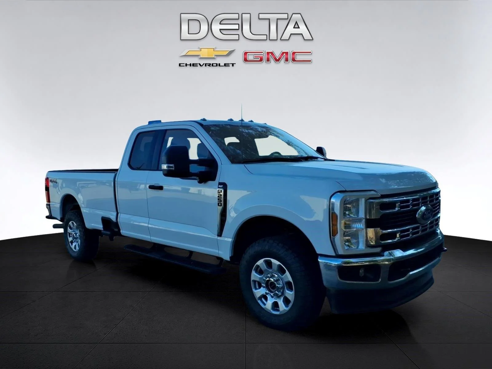 Used 2024  Ford XL image 7