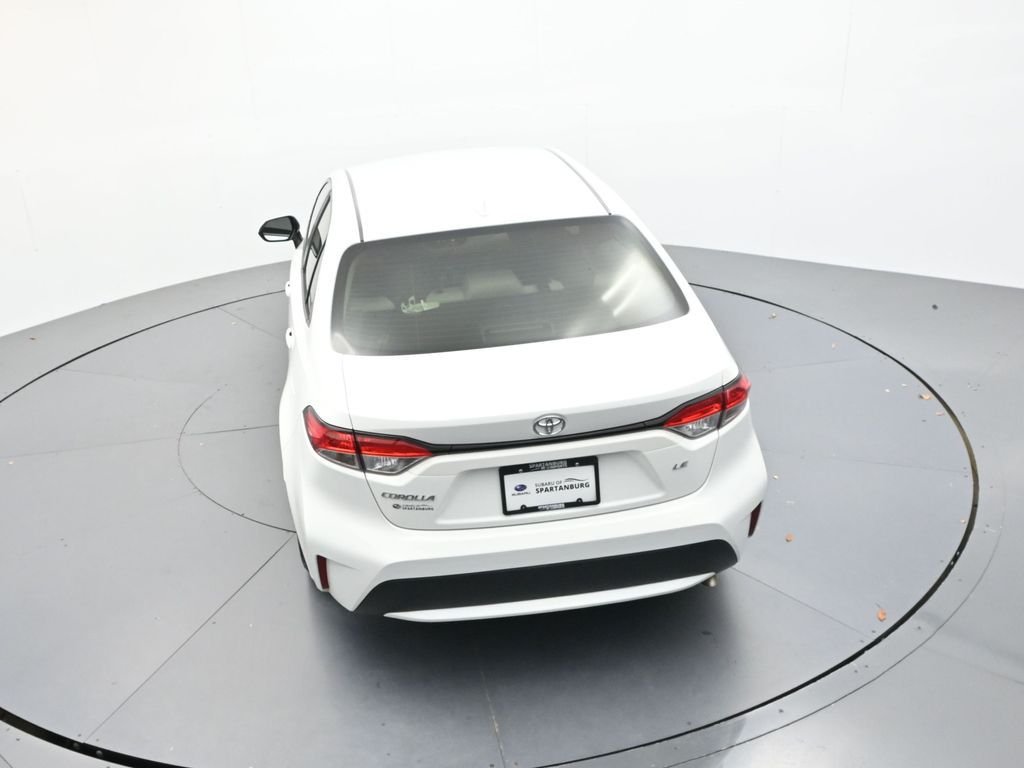 Used 2022 White Toyota LE image 27