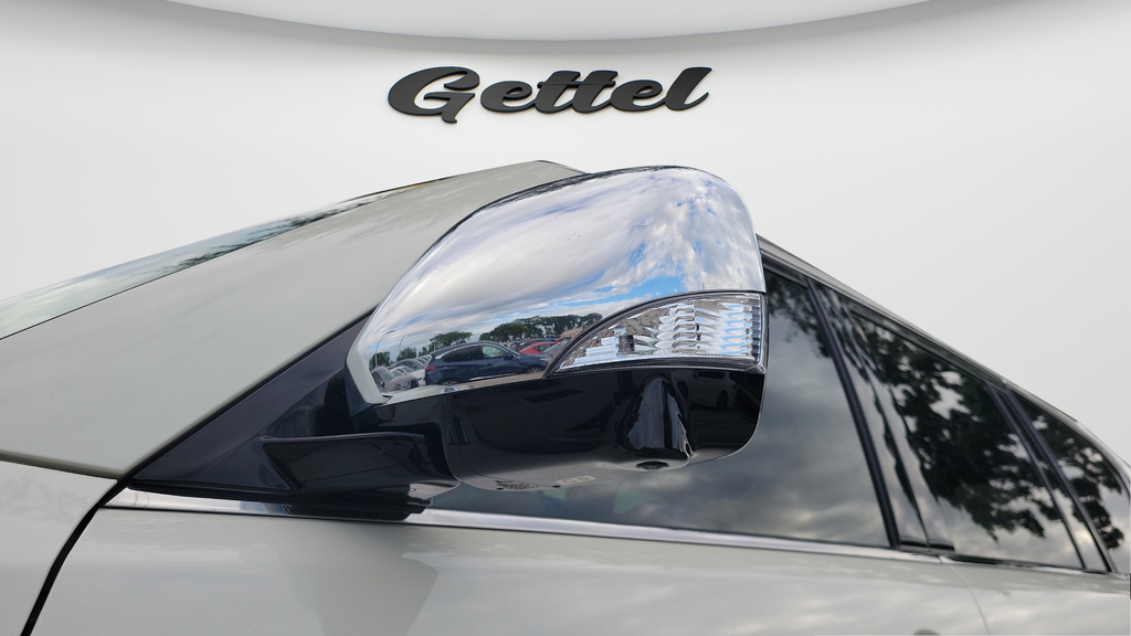 Used 2020 White Nissan SL image 8