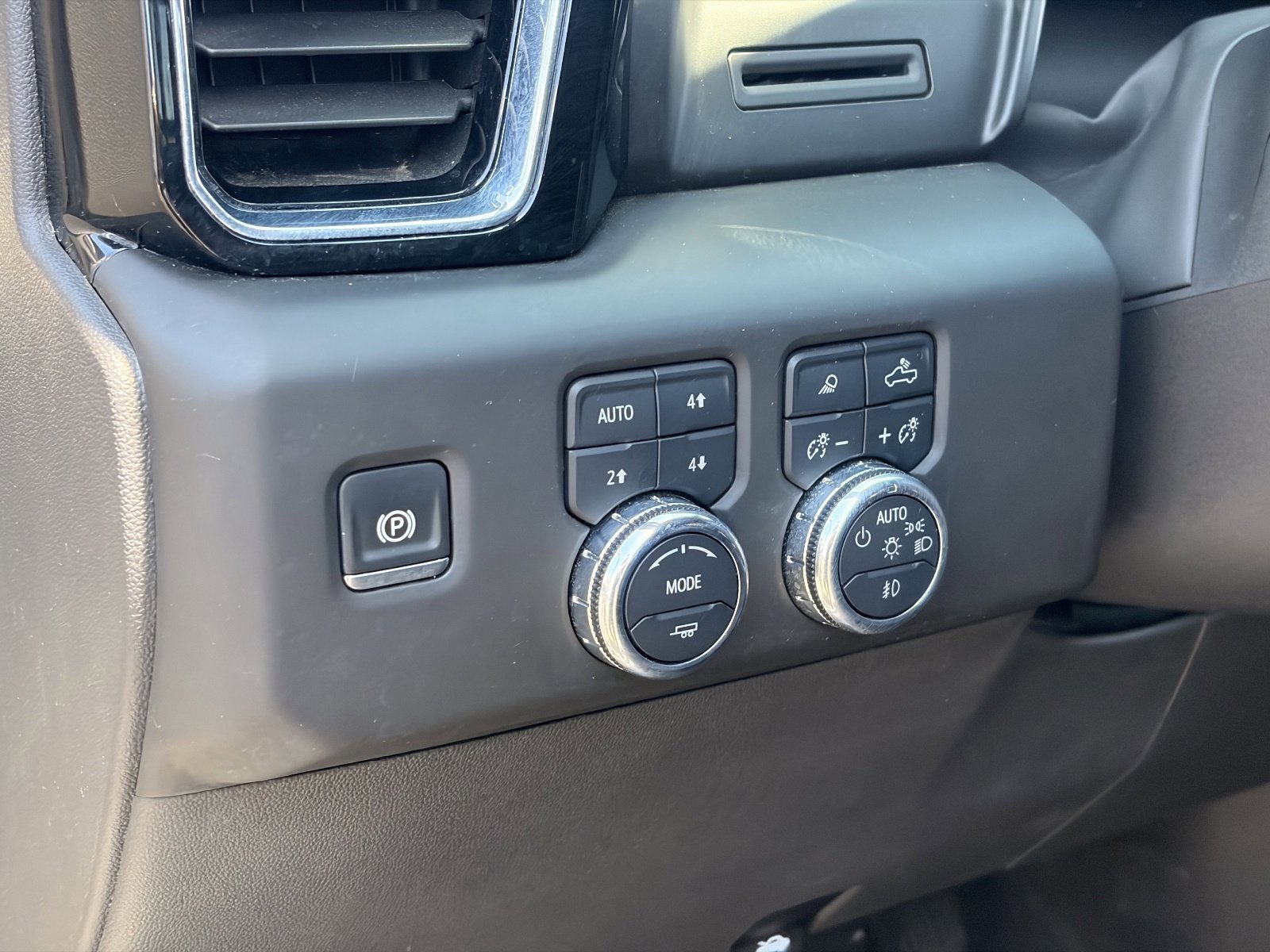 Used 2025 Sterling Metallic GMC Denali image 15