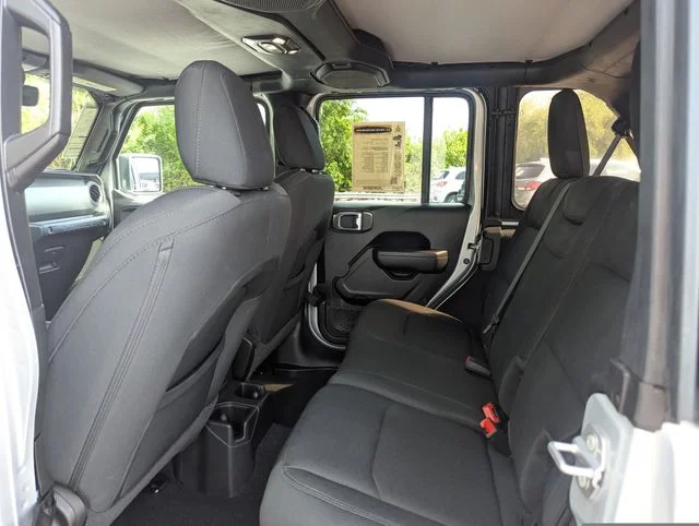 Certified Used 2022 Silver Jeep Unlimited Sport S image 18
