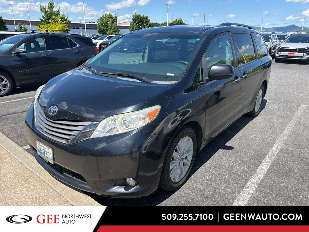 2015 Toyota Sienna XLE V6 AWD 7-Passenger's photo
