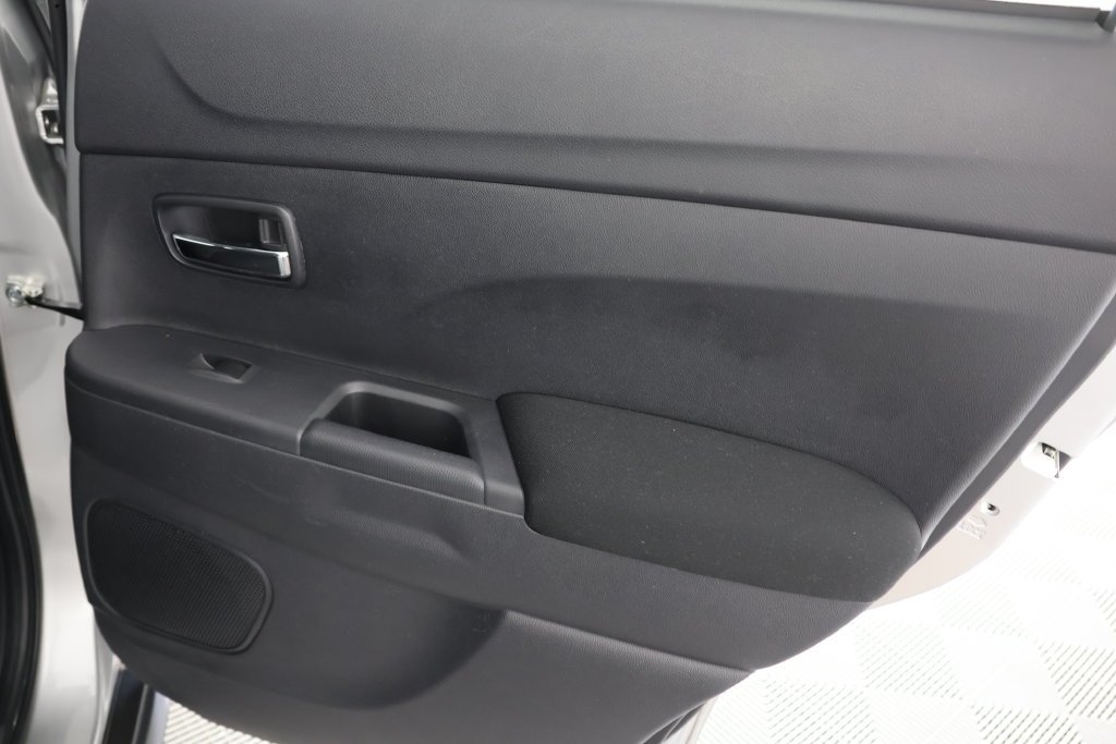 Used 2024  Mitsubishi 2.0 ES image 24