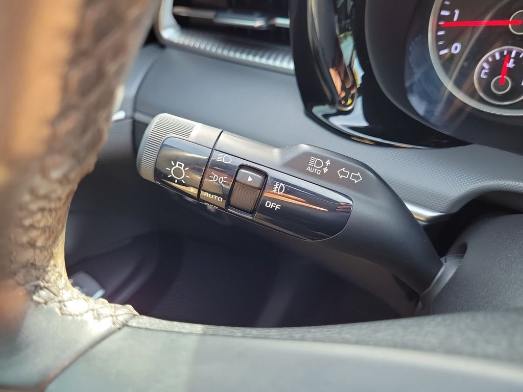 Used 2024 White Kia GT-Line image 27