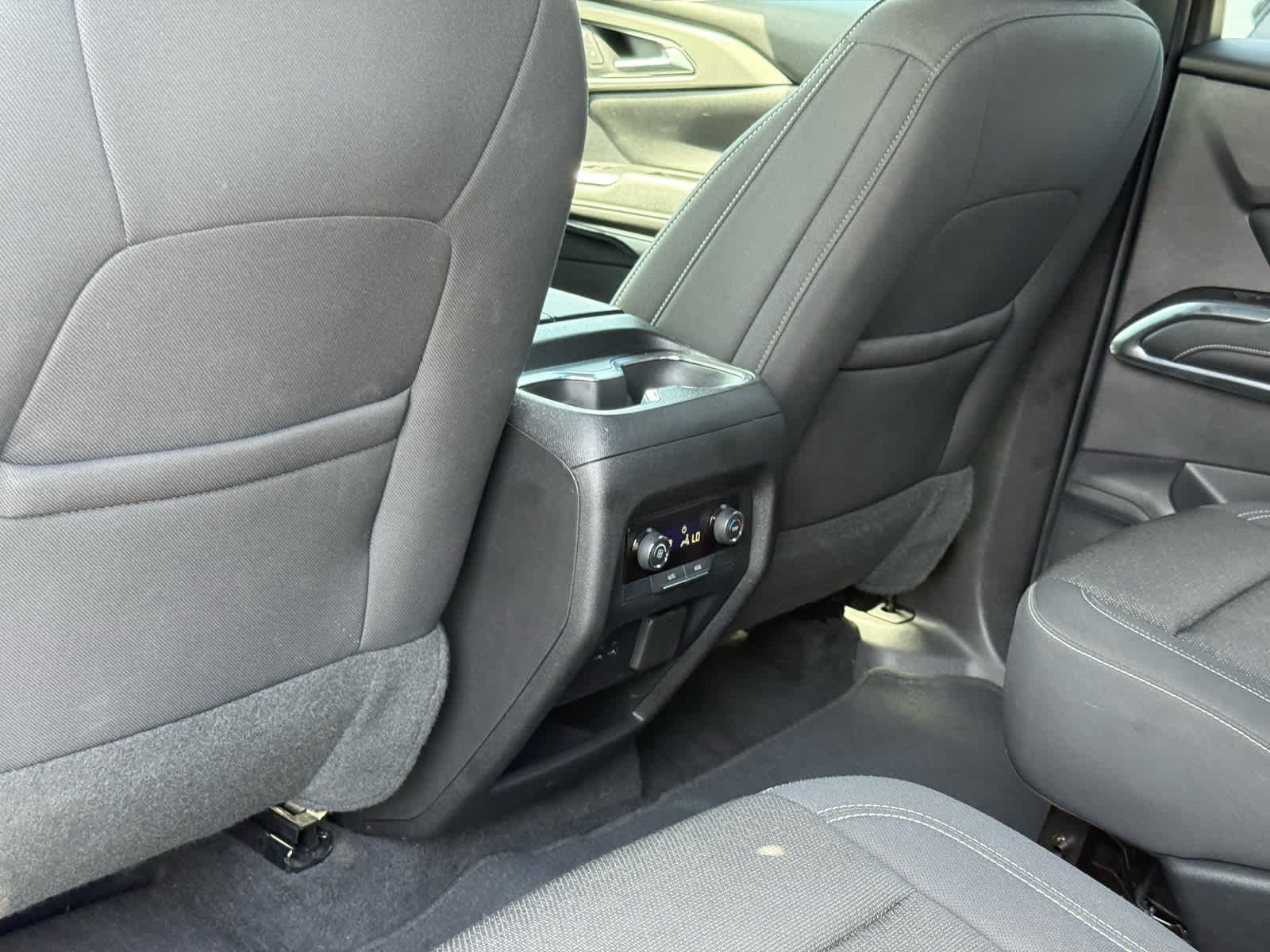 Used 2024 Summit White Chevrolet FWD LT image 27