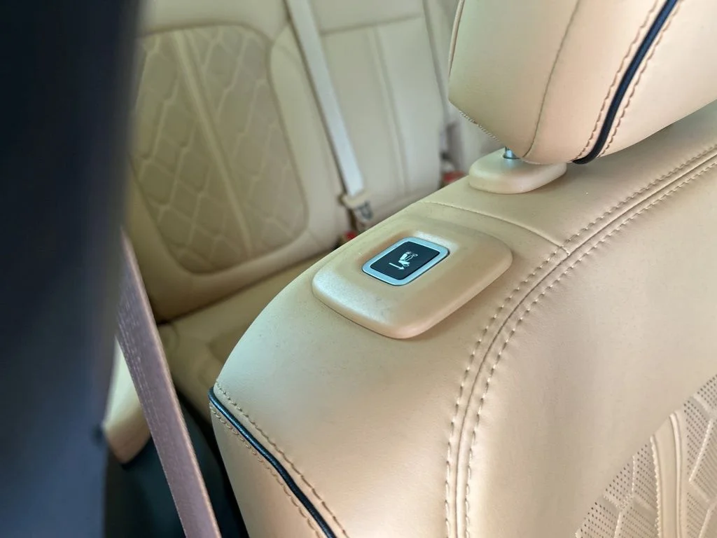 Used 2025 White/off-white Jeep Series III image 44