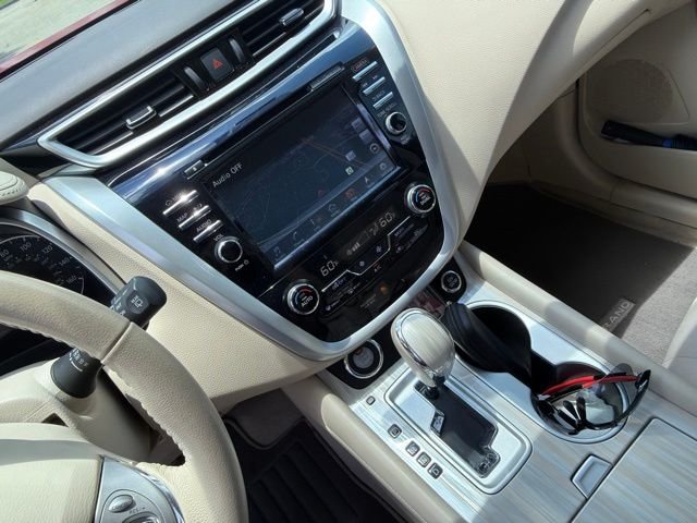 Used 2015 Red Nissan SV image 4