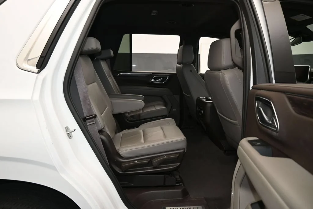 Used 2024 Summit White Chevrolet LT image 27