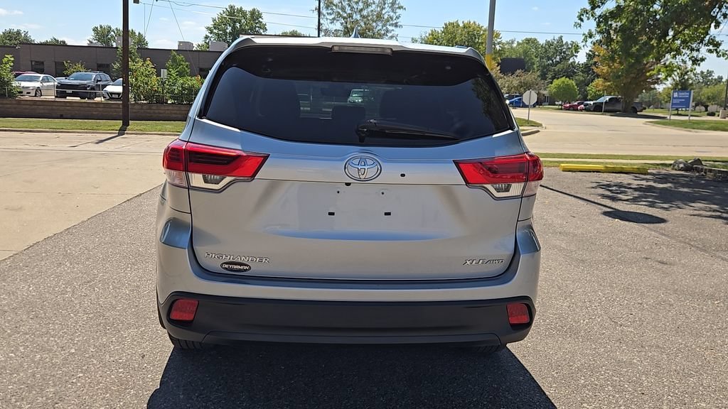 Used 2019 Celestial Silver Metallic Toyota SE image 27