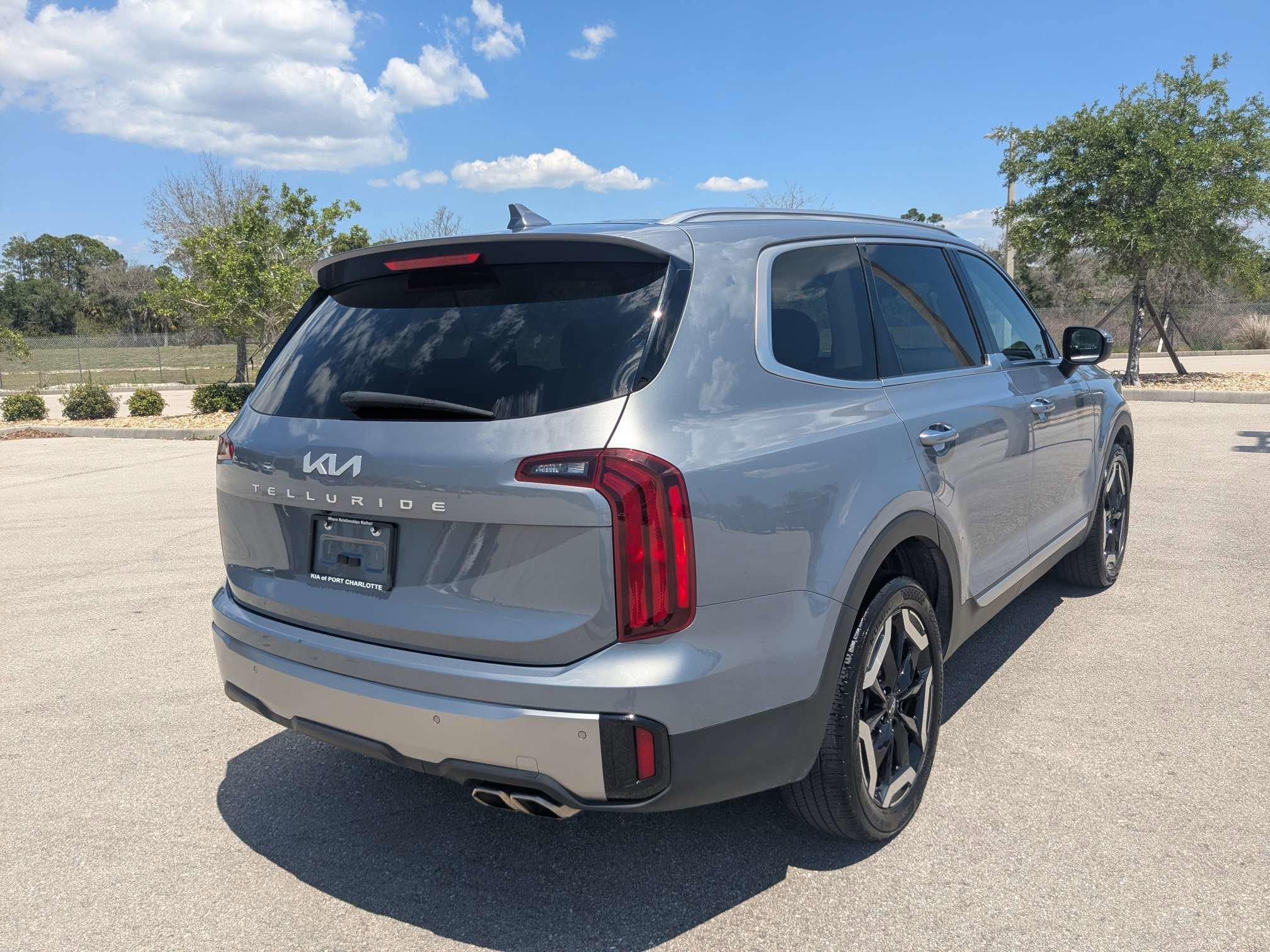 Certified Used 2025 Everlasting Silver Kia S image 5