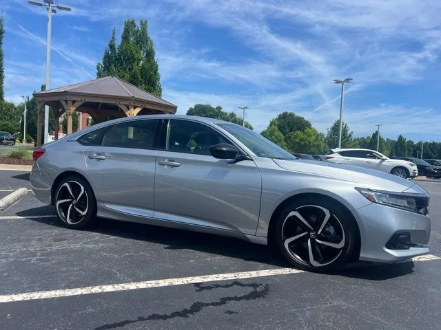 Used 2022 Lunar Silver Metallic Honda Sport image 3