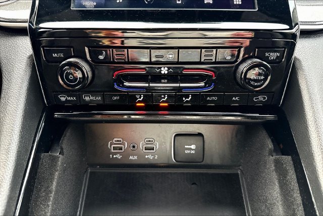 Used 2022 White Jeep Altitude image 17