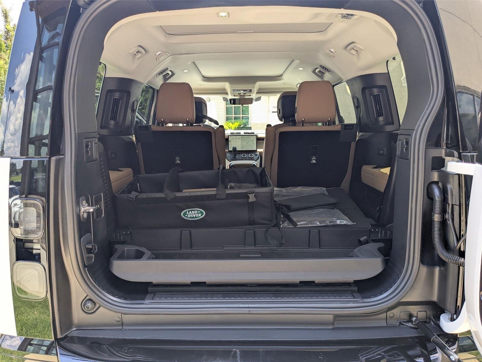 New 2026 Fuji White Land Rover X-Dynamic SE image 28