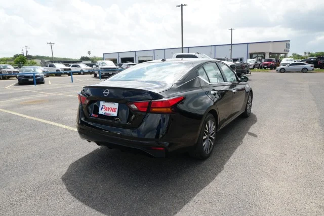 Used 2025 BLACK Nissan SV image 5