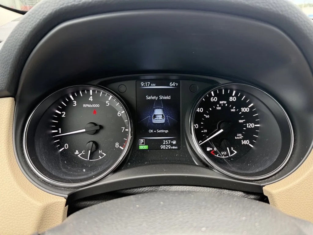 Used 2017 Caspian Blue Nissan SL image 12