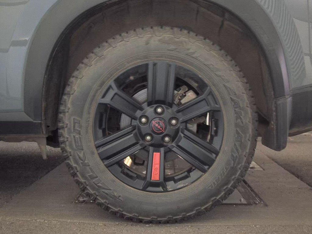 Used 2025 Boulder Gray Pearl Nissan Rock Creek image 12