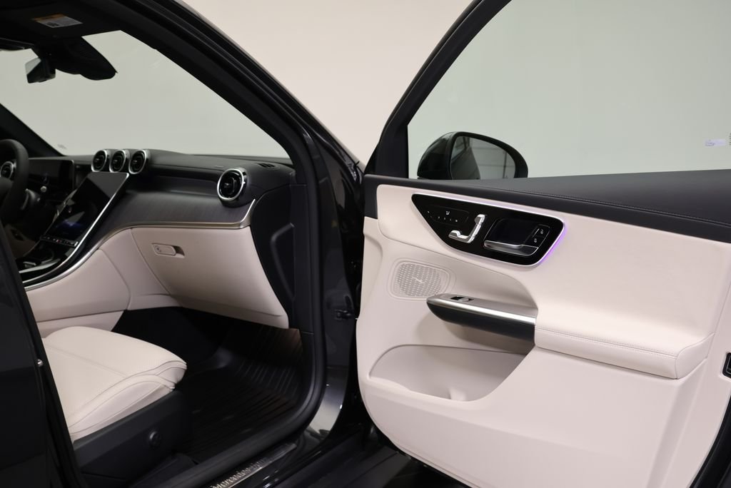 Used 2027  Mercedes-Benz GLC 300 image 46