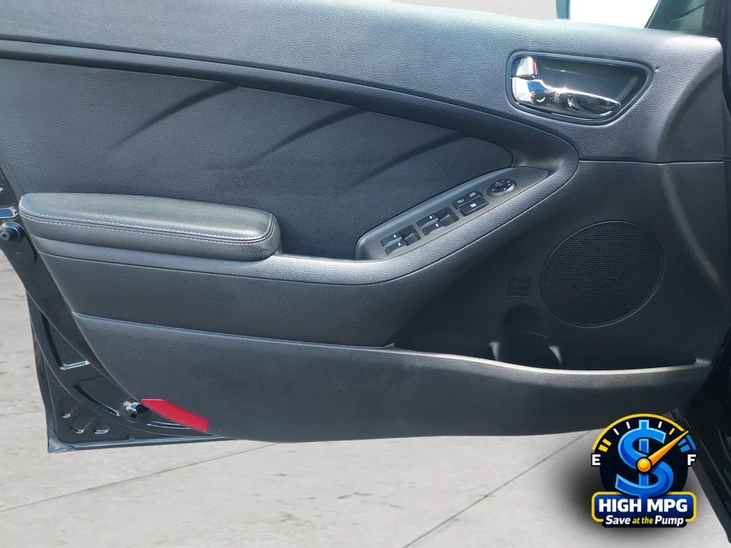 Used 2017 Black Kia S image 25