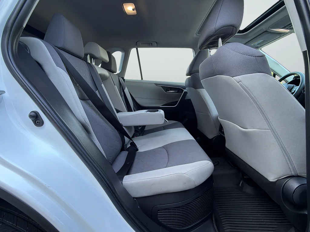 Used 2022 White Toyota XLE image 25