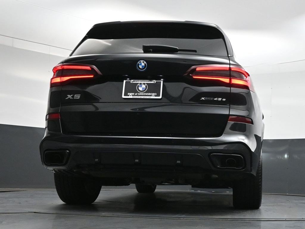 Used 2022 Black Sapphire Metallic BMW xDrive45e image 32