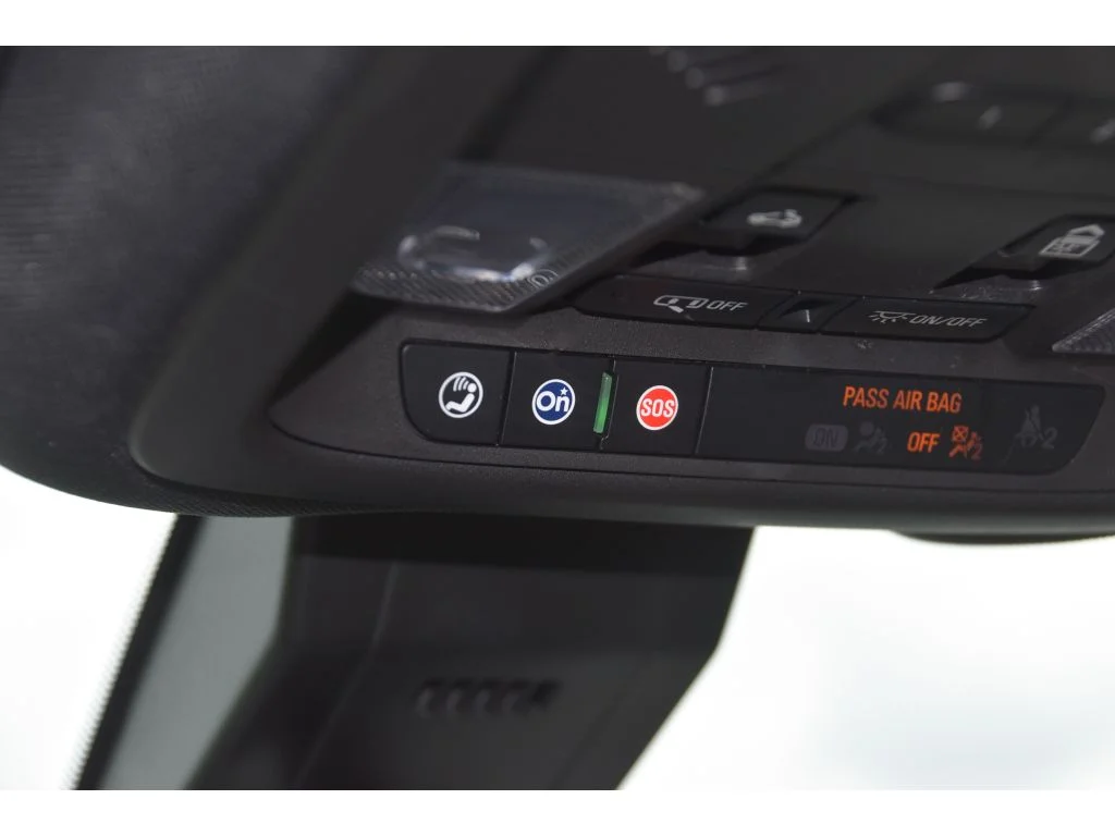 Used 2022 Iridescent Pearl Tricoat Chevrolet Premier image 40
