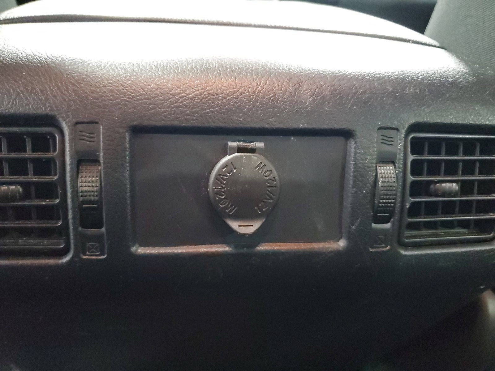 Used 2019 White Toyota SR5 image 12