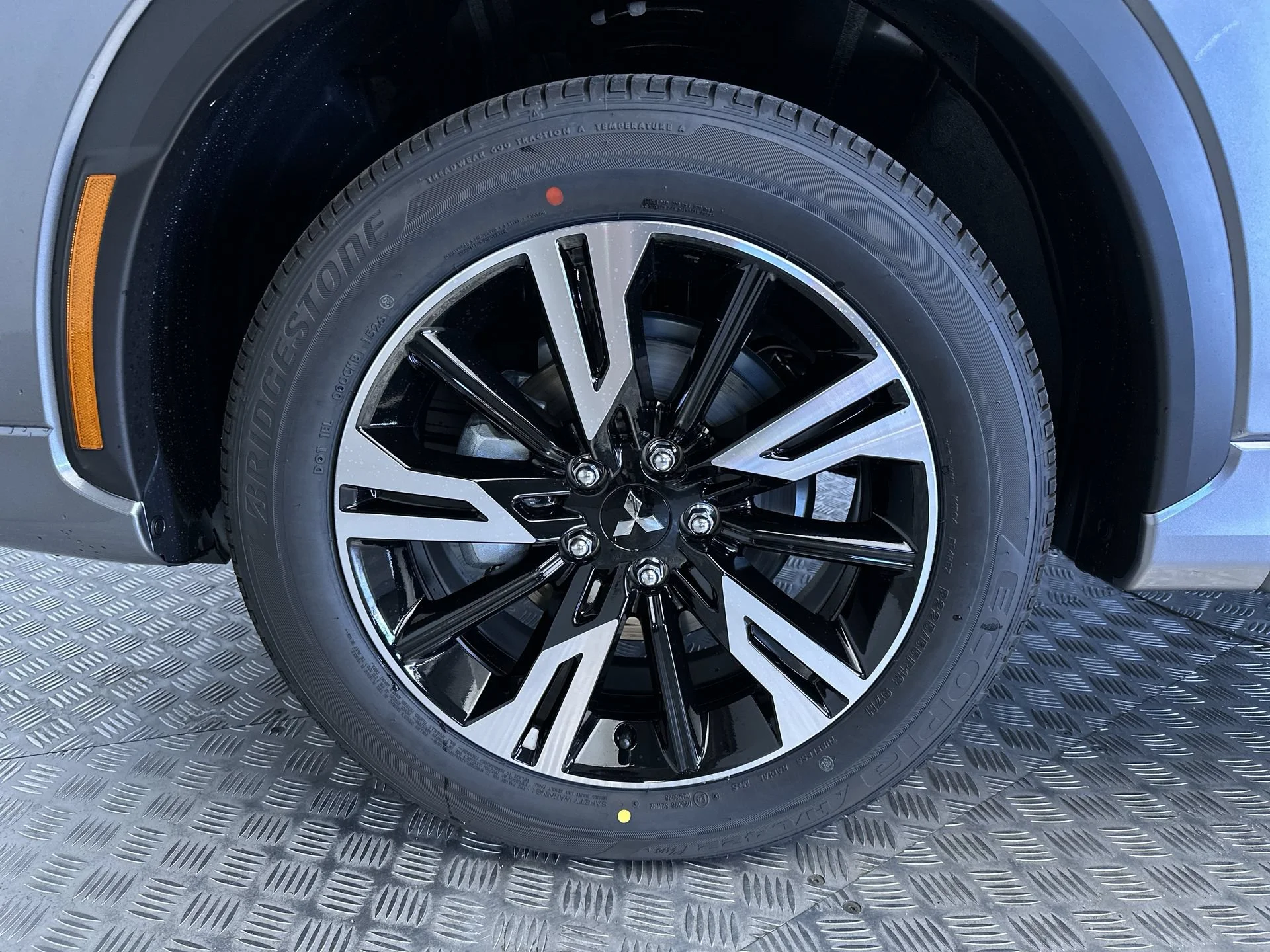 New 2026 Mercury Gray Metallic Mitsubishi SEL image 25