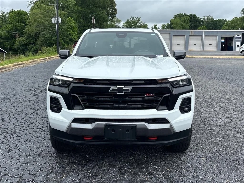Used 2025 White Chevrolet Z71 image 2