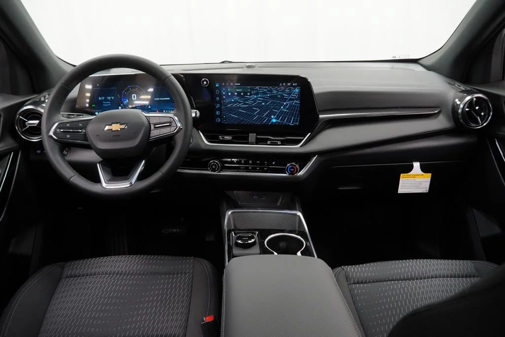 2027 Chevrolet Equinox LT - Photo 8