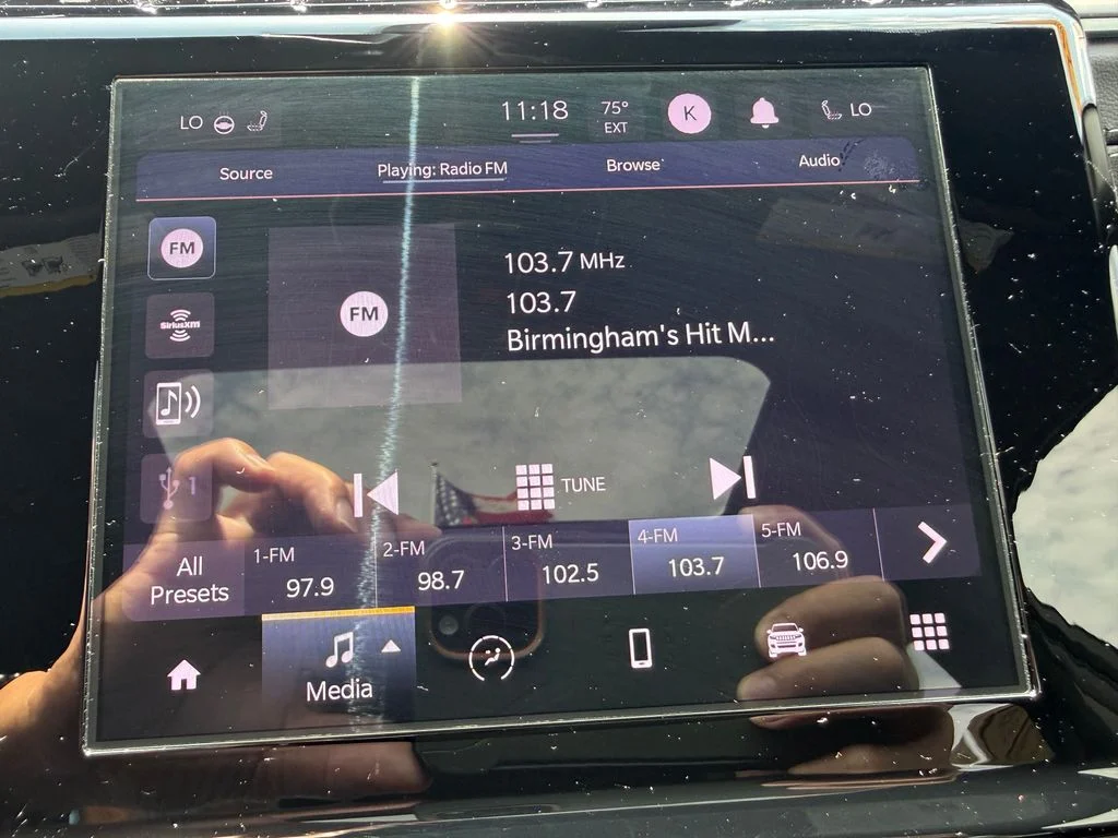 Used 2025  Jeep Altitude X image 12