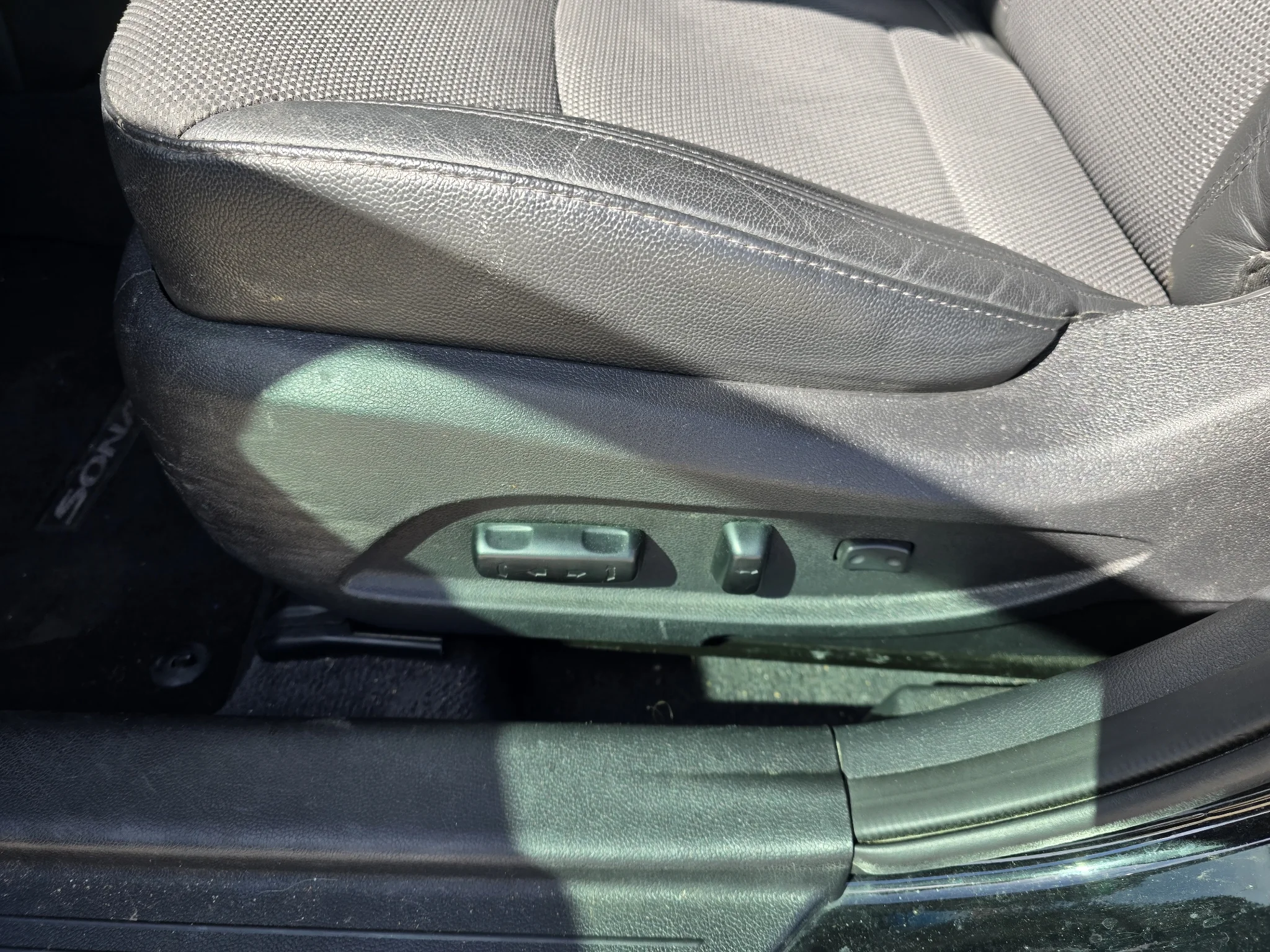 Used 2013 Midnight Black Mica Hyundai SE image 16