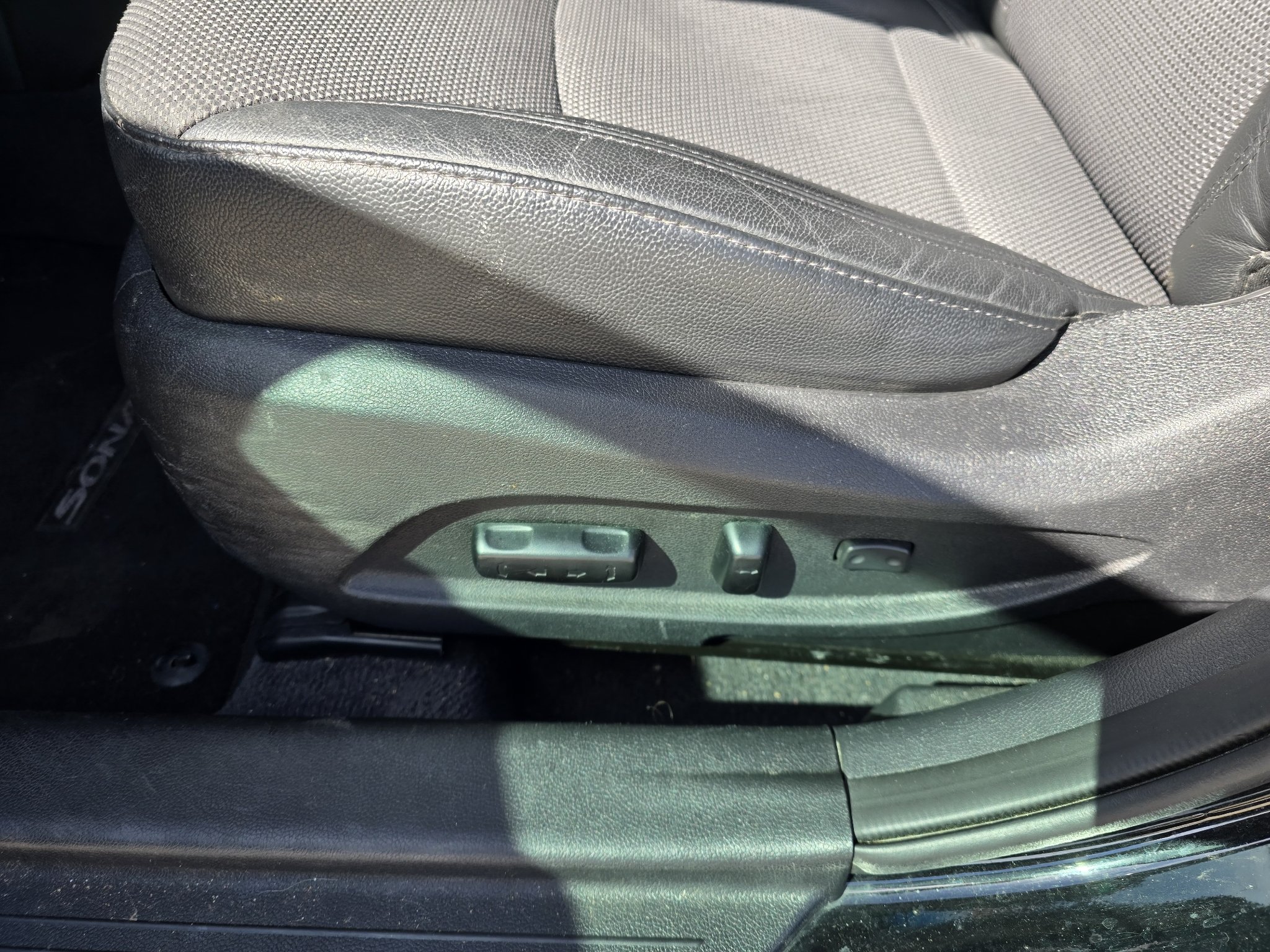 Used 2013 Midnight Black Mica Hyundai SE image 15