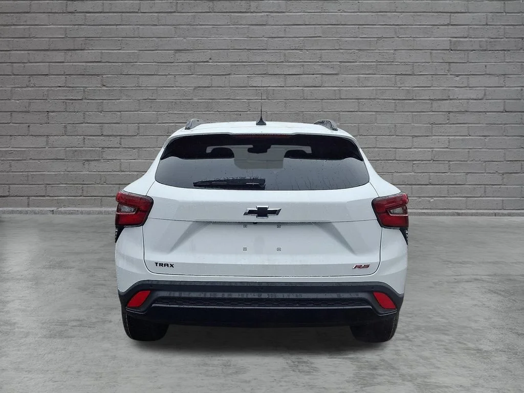 New 2026 Summit White Chevrolet 2RS image 7